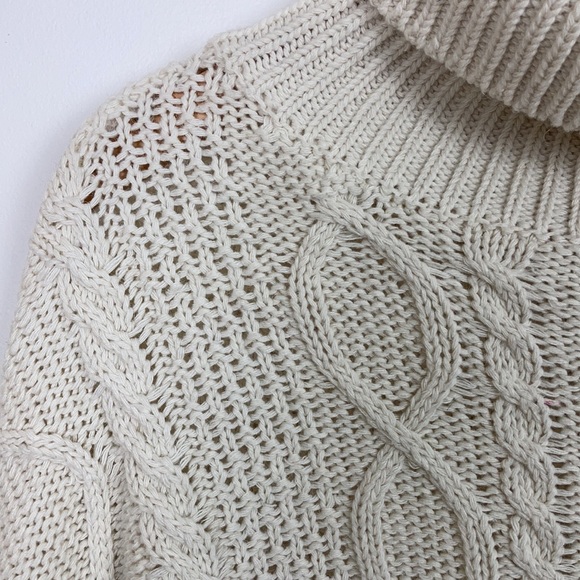 Cream Chunky Knit Cropped Turtleneck Sweater - Picture 4 of 11